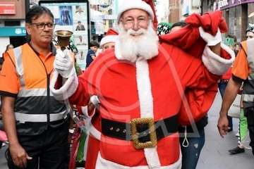 Papá Noel recibe el cariño de cientos de niños de Telde (Foto Antonio Alí y TA)
